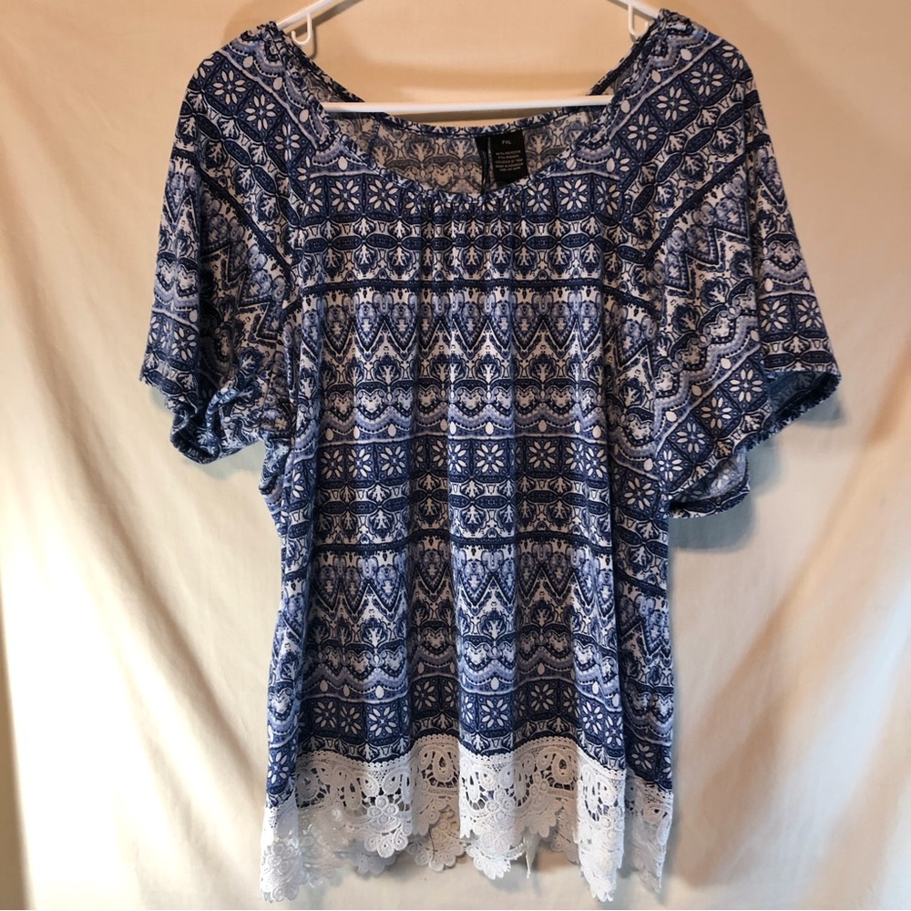 New Directions Petite Women’s blue/white pattern scoop neck short sleeve top PXL